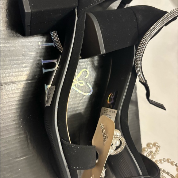 Windsor Black Rhinestone Pearl Bow Heels - Picture 12 of 14